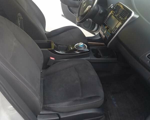 Серый Ниссан Лиф, объемом двигателя 0 л и пробегом 123 тыс. км за 7300 $, фото 8 на Automoto.ua