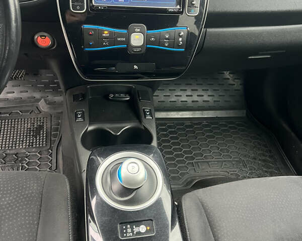 Ниссан Лиф 2014 в Харькове на Automoto.ua Серый Ниссан Лиф, объемом двигателя 0 л и пробегом 112 тыс. км за 6999 $, фото 15 на Automoto.ua