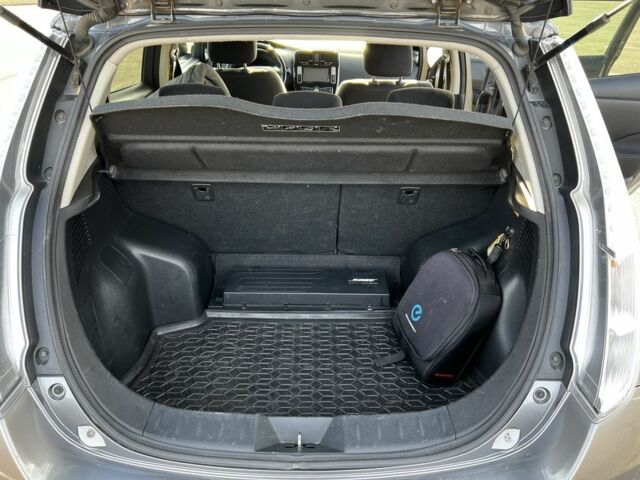 Серый Ниссан Лиф, объемом двигателя 0 л и пробегом 124 тыс. км за 7777 $, фото 8 на Automoto.ua