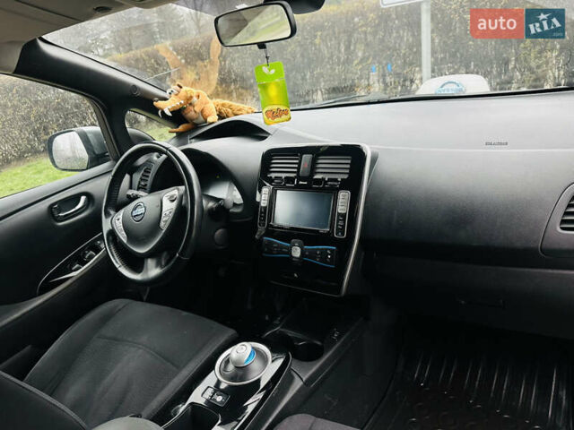 Серый Ниссан Лиф, объемом двигателя 0 л и пробегом 130 тыс. км за 7500 $, фото 8 на Automoto.ua