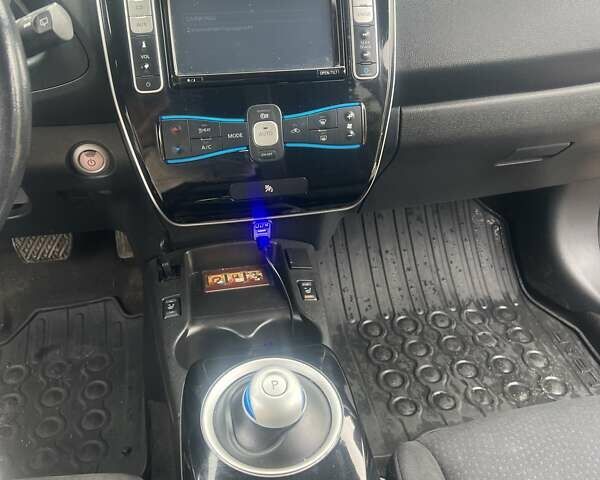 Сірий Ніссан Ліф, об'ємом двигуна 0 л та пробігом 169 тис. км за 6800 $, фото 17 на Automoto.ua