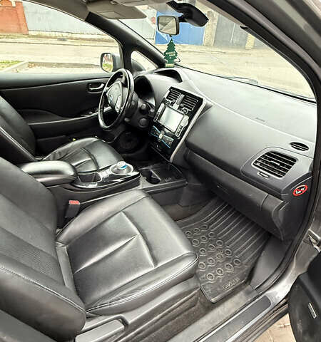 Серый Ниссан Лиф, объемом двигателя 0 л и пробегом 156 тыс. км за 5550 $, фото 15 на Automoto.ua