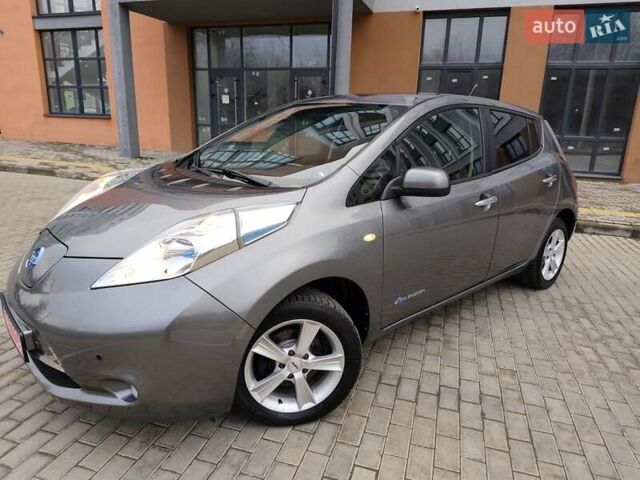 Серый Ниссан Лиф, объемом двигателя 0 л и пробегом 100 тыс. км за 5999 $, фото 5 на Automoto.ua