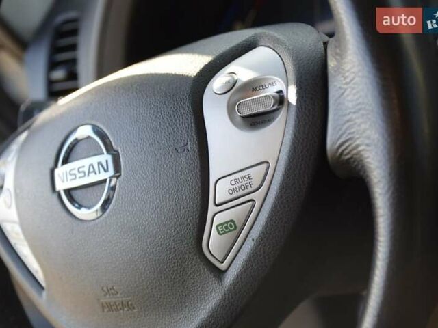 Серый Ниссан Лиф, объемом двигателя 0 л и пробегом 96 тыс. км за 7200 $, фото 27 на Automoto.ua