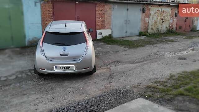 Серый Ниссан Лиф, объемом двигателя 0 л и пробегом 84 тыс. км за 8900 $, фото 11 на Automoto.ua