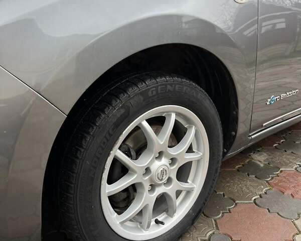 Серый Ниссан Лиф, объемом двигателя 0 л и пробегом 139 тыс. км за 7200 $, фото 14 на Automoto.ua