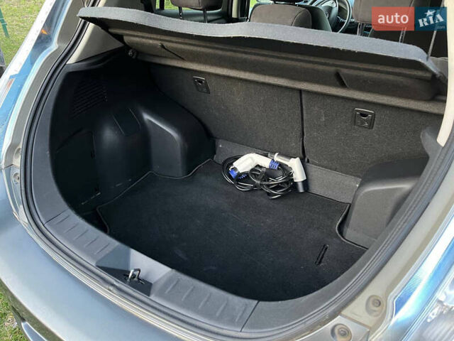 Сірий Ніссан Ліф, об'ємом двигуна 0 л та пробігом 90 тис. км за 6600 $, фото 4 на Automoto.ua