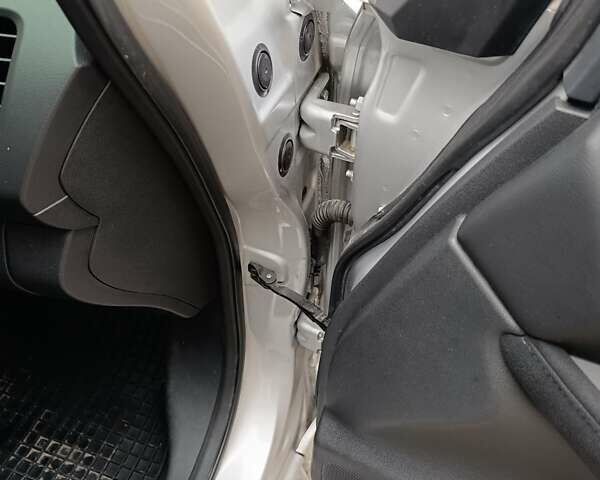 Ниссан Лиф 2014 в Ровно на Automoto.ua Серый Ниссан Лиф, объемом двигателя 0 л и пробегом 118 тыс. км за 5700 $, фото 38 на Automoto.ua