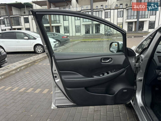 Сірий Ніссан Ліф, об'ємом двигуна 0 л та пробігом 75 тис. км за 7500 $, фото 15 на Automoto.ua