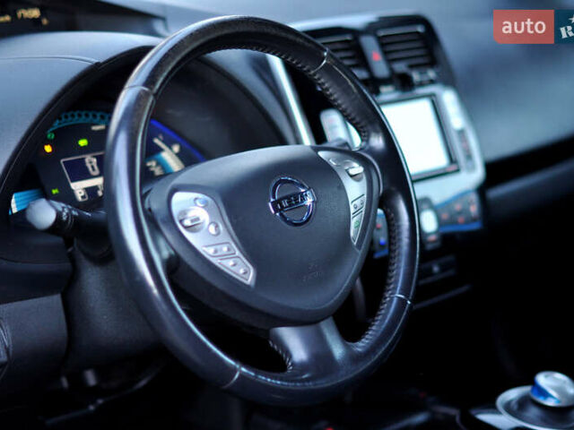 Серый Ниссан Лиф, объемом двигателя 0 л и пробегом 120 тыс. км за 7000 $, фото 14 на Automoto.ua