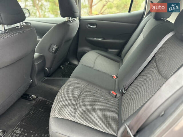 Серый Ниссан Лиф, объемом двигателя 0 л и пробегом 99 тыс. км за 6500 $, фото 10 на Automoto.ua