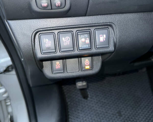 Серый Ниссан Лиф, объемом двигателя 0 л и пробегом 133 тыс. км за 6850 $, фото 16 на Automoto.ua