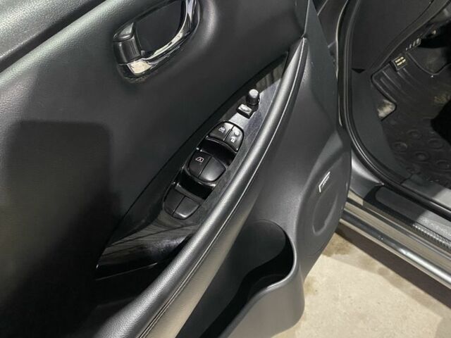 Сірий Ніссан Ліф, об'ємом двигуна 0 л та пробігом 131 тис. км за 6550 $, фото 8 на Automoto.ua