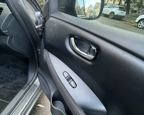 Серый Ниссан Лиф, объемом двигателя 0 л и пробегом 85 тыс. км за 7000 $, фото 12 на Automoto.ua