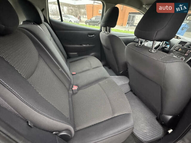 Серый Ниссан Лиф, объемом двигателя 0 л и пробегом 130 тыс. км за 5900 $, фото 9 на Automoto.ua