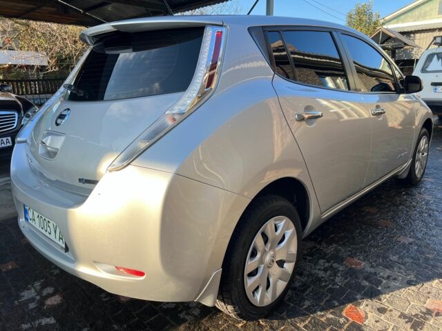 Сірий Ніссан Ліф, об'ємом двигуна 0 л та пробігом 122 тис. км за 8000 $, фото 3 на Automoto.ua