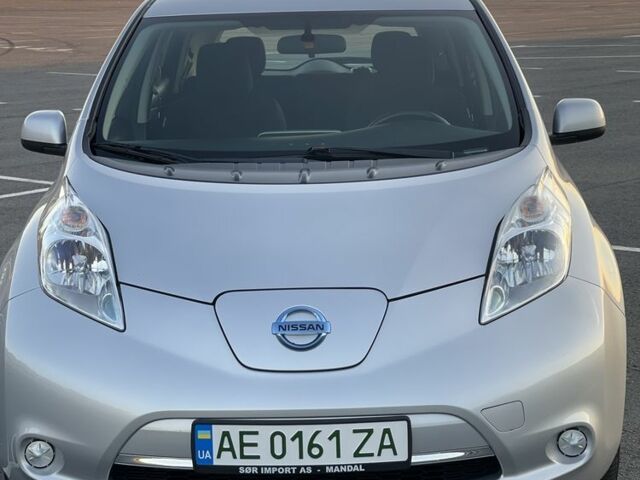 Сірий Ніссан Ліф, об'ємом двигуна 0 л та пробігом 125 тис. км за 8800 $, фото 2 на Automoto.ua