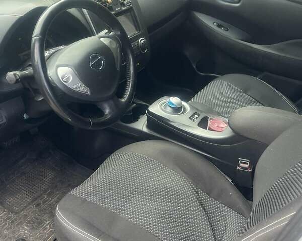 Серый Ниссан Лиф, объемом двигателя 0 л и пробегом 107 тыс. км за 5800 $, фото 5 на Automoto.ua