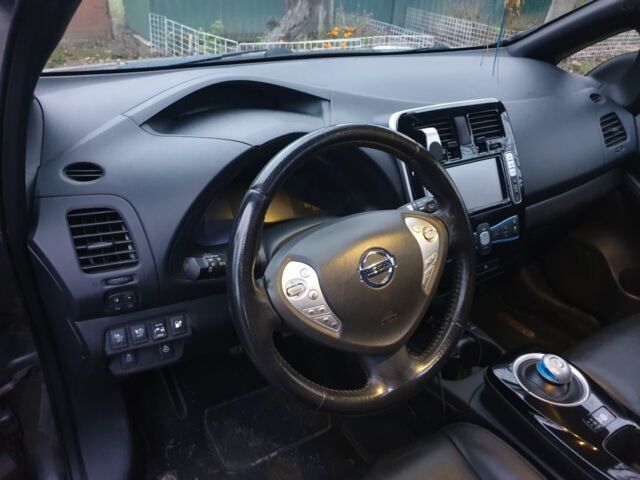 Серый Ниссан Лиф, объемом двигателя 0 л и пробегом 161 тыс. км за 6400 $, фото 8 на Automoto.ua