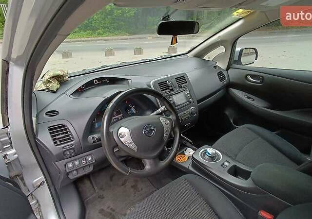 Сірий Ніссан Ліф, об'ємом двигуна 0 л та пробігом 118 тис. км за 6400 $, фото 16 на Automoto.ua