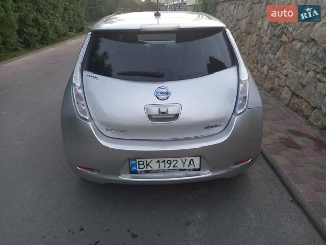 Серый Ниссан Лиф, объемом двигателя 0 л и пробегом 123 тыс. км за 7300 $, фото 3 на Automoto.ua