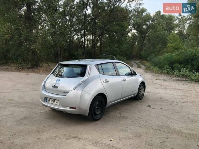 Серый Ниссан Лиф, объемом двигателя 0 л и пробегом 299 тыс. км за 4777 $, фото 10 на Automoto.ua