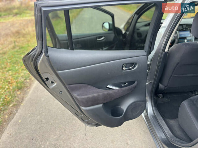 Сірий Ніссан Ліф, об'ємом двигуна 0 л та пробігом 138 тис. км за 5950 $, фото 18 на Automoto.ua