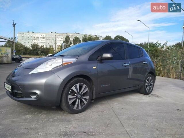 Серый Ниссан Лиф, объемом двигателя 0 л и пробегом 160 тыс. км за 6000 $, фото 12 на Automoto.ua