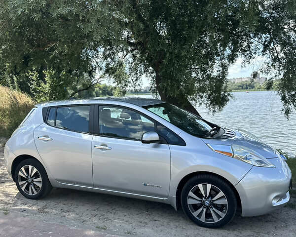 Сірий Ніссан Ліф, об'ємом двигуна 0 л та пробігом 176 тис. км за 5999 $, фото 1 на Automoto.ua