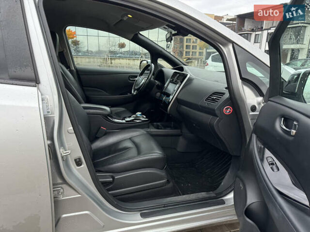 Сірий Ніссан Ліф, об'ємом двигуна 0 л та пробігом 75 тис. км за 7500 $, фото 20 на Automoto.ua