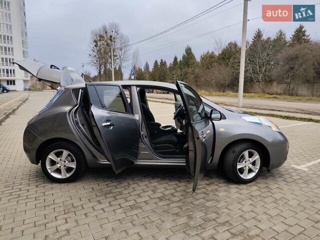 Серый Ниссан Лиф, объемом двигателя 0 л и пробегом 100 тыс. км за 5999 $, фото 72 на Automoto.ua