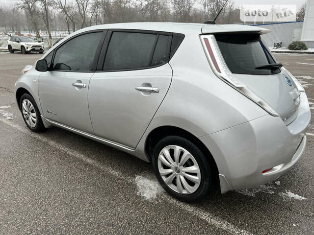 Сірий Ніссан Ліф, об'ємом двигуна 0 л та пробігом 135 тис. км за 6200 $, фото 6 на Automoto.ua