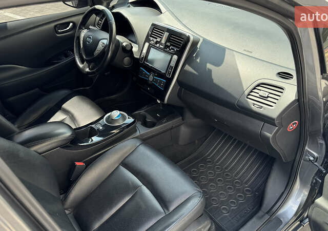 Серый Ниссан Лиф, объемом двигателя 0 л и пробегом 137 тыс. км за 6900 $, фото 15 на Automoto.ua