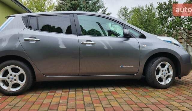 Серый Ниссан Лиф, объемом двигателя 0 л и пробегом 120 тыс. км за 6550 $, фото 18 на Automoto.ua