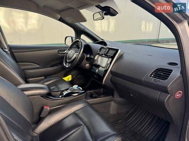 Серый Ниссан Лиф, объемом двигателя 0 л и пробегом 98 тыс. км за 7000 $, фото 12 на Automoto.ua