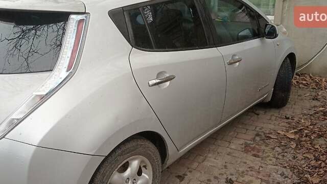 Серый Ниссан Лиф, объемом двигателя 0 л и пробегом 200 тыс. км за 6900 $, фото 3 на Automoto.ua