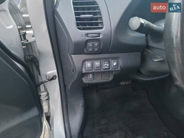 Серый Ниссан Лиф, объемом двигателя 0 л и пробегом 167 тыс. км за 7200 $, фото 10 на Automoto.ua