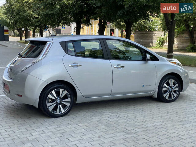 Серый Ниссан Лиф, объемом двигателя 0 л и пробегом 147 тыс. км за 4400 $, фото 4 на Automoto.ua