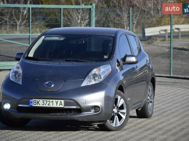 Серый Ниссан Лиф, объемом двигателя 0 л и пробегом 96 тыс. км за 7200 $, фото 23 на Automoto.ua