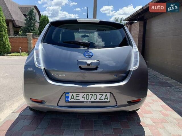 Серый Ниссан Лиф, объемом двигателя 0 л и пробегом 121 тыс. км за 9400 $, фото 6 на Automoto.ua