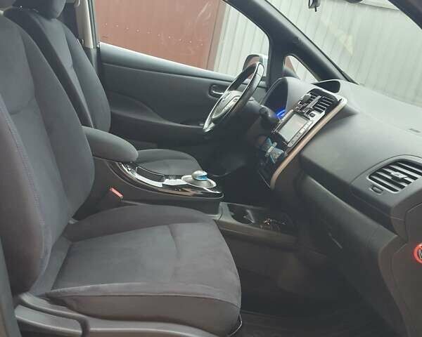 Серый Ниссан Лиф, объемом двигателя 0 л и пробегом 126 тыс. км за 7500 $, фото 72 на Automoto.ua