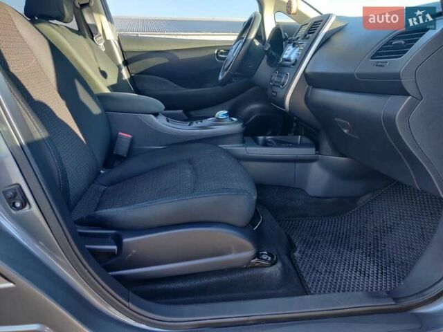 Серый Ниссан Лиф, объемом двигателя 0 л и пробегом 114 тыс. км за 6300 $, фото 7 на Automoto.ua
