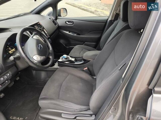 Серый Ниссан Лиф, объемом двигателя 0 л и пробегом 100 тыс. км за 5999 $, фото 24 на Automoto.ua