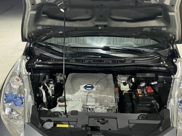 Сірий Ніссан Ліф, об'ємом двигуна 0 л та пробігом 131 тис. км за 6550 $, фото 13 на Automoto.ua