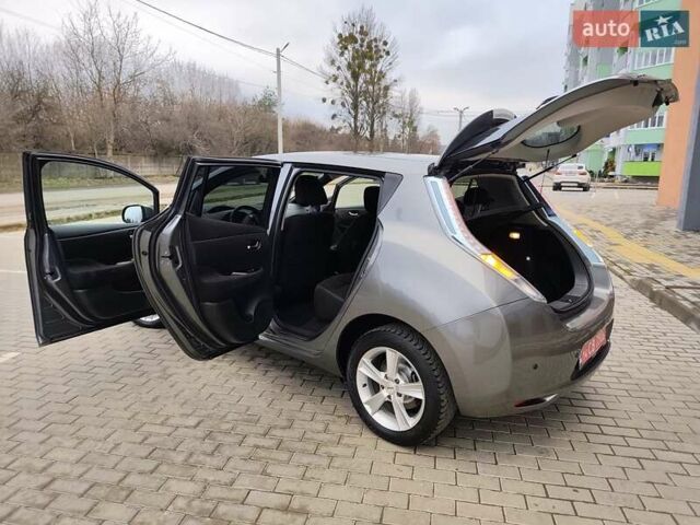 Серый Ниссан Лиф, объемом двигателя 0 л и пробегом 100 тыс. км за 5999 $, фото 63 на Automoto.ua