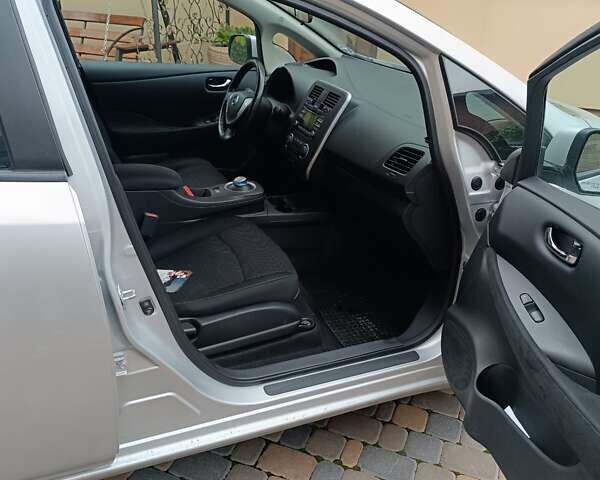 Ниссан Лиф 2014 в Ровно на Automoto.ua Серый Ниссан Лиф, объемом двигателя 0 л и пробегом 118 тыс. км за 5700 $, фото 43 на Automoto.ua