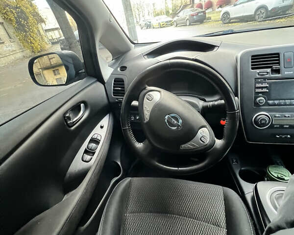 Серый Ниссан Лиф, объемом двигателя 0 л и пробегом 85 тыс. км за 7000 $, фото 10 на Automoto.ua