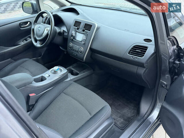 Серый Ниссан Лиф, объемом двигателя 0 л и пробегом 86 тыс. км за 6999 $, фото 20 на Automoto.ua