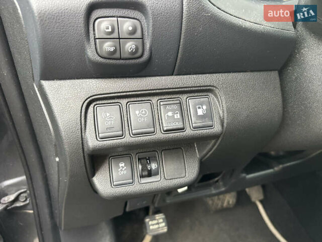 Сірий Ніссан Ліф, об'ємом двигуна 0 л та пробігом 138 тис. км за 5950 $, фото 26 на Automoto.ua