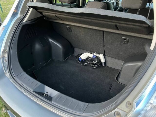 Серый Ниссан Лиф, объемом двигателя 0 л и пробегом 90 тыс. км за 6600 $, фото 3 на Automoto.ua